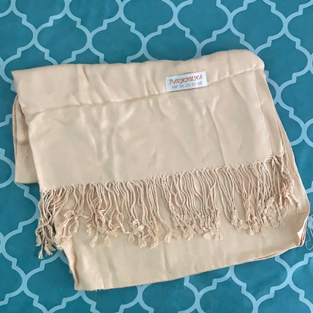 Women’s pashmina wrap
